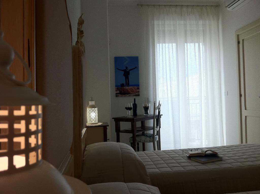 Dimora Delle Rondini Bed & Breakfast Polignano a Mare Room photo